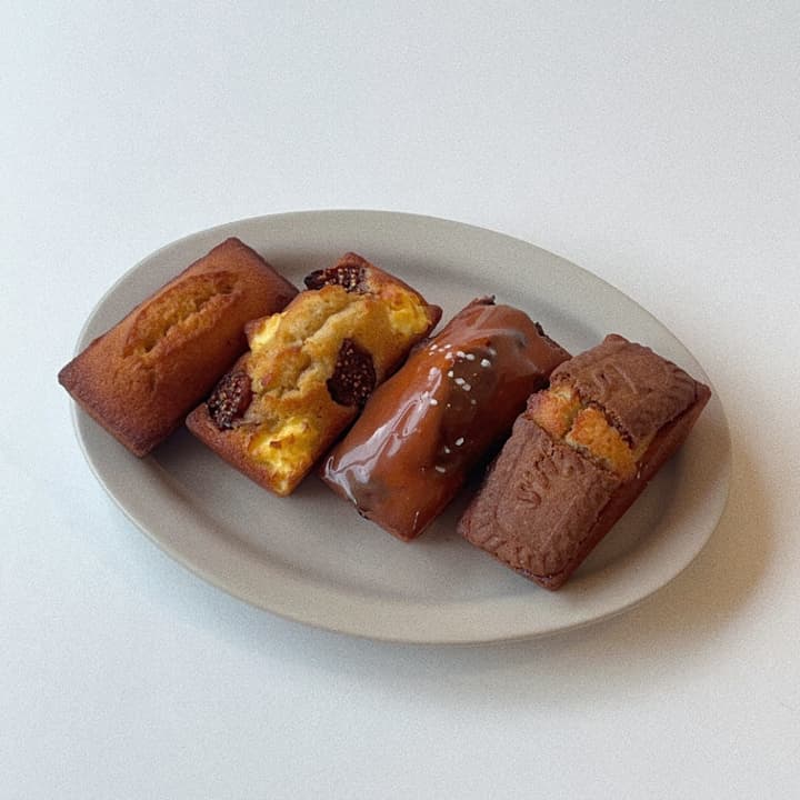 휘낭시에 5종(中 택1개) + 아메리카노