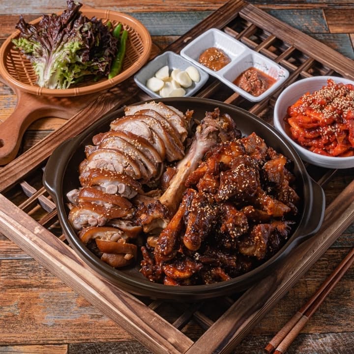 인기메뉴 족발/양념(포장 할인가)