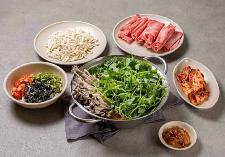 오월얼크니손칼국수