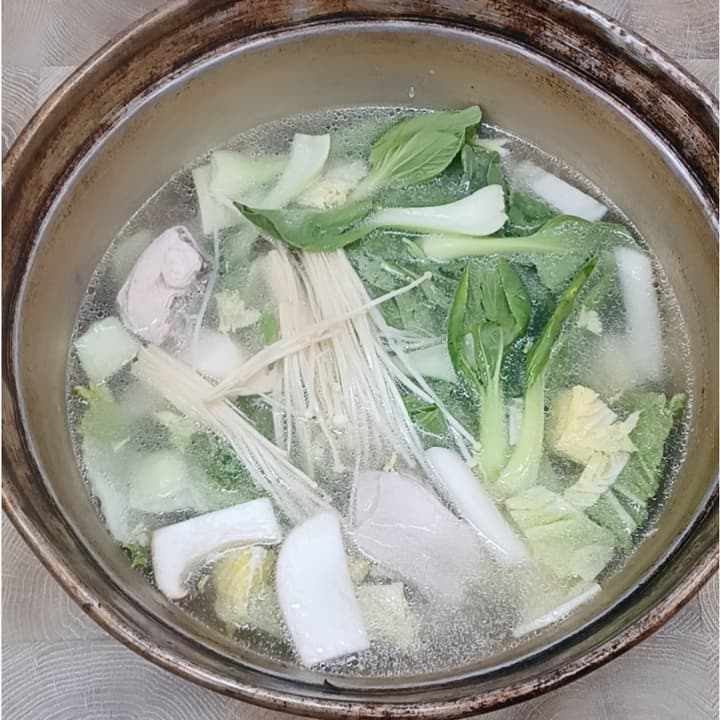 따뜻한 보양선물 닭한마리(2-3인) / 국수+야채+떡